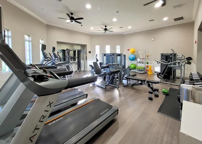 3Br 2Bath Condo Balcony 5Min Conv Center 1410Ft
